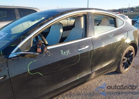 2018 Tesla Model 3 Long Range/Performance z USA, uszkodzony, nr VIN 5YJ3E1EB9JF171041